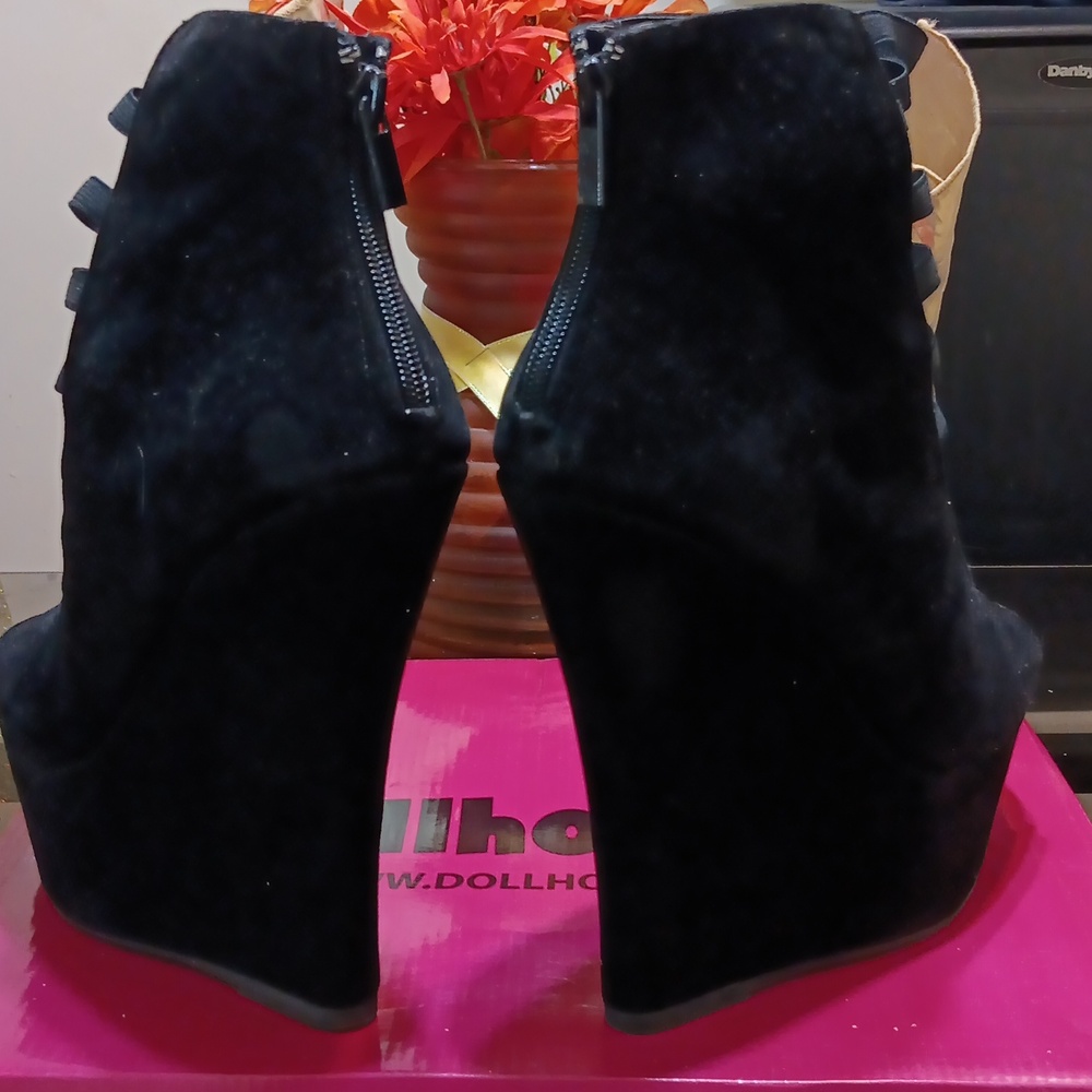 Dollhouse Black Stiletto Heels with Strappy Design - Picture 2 of 4